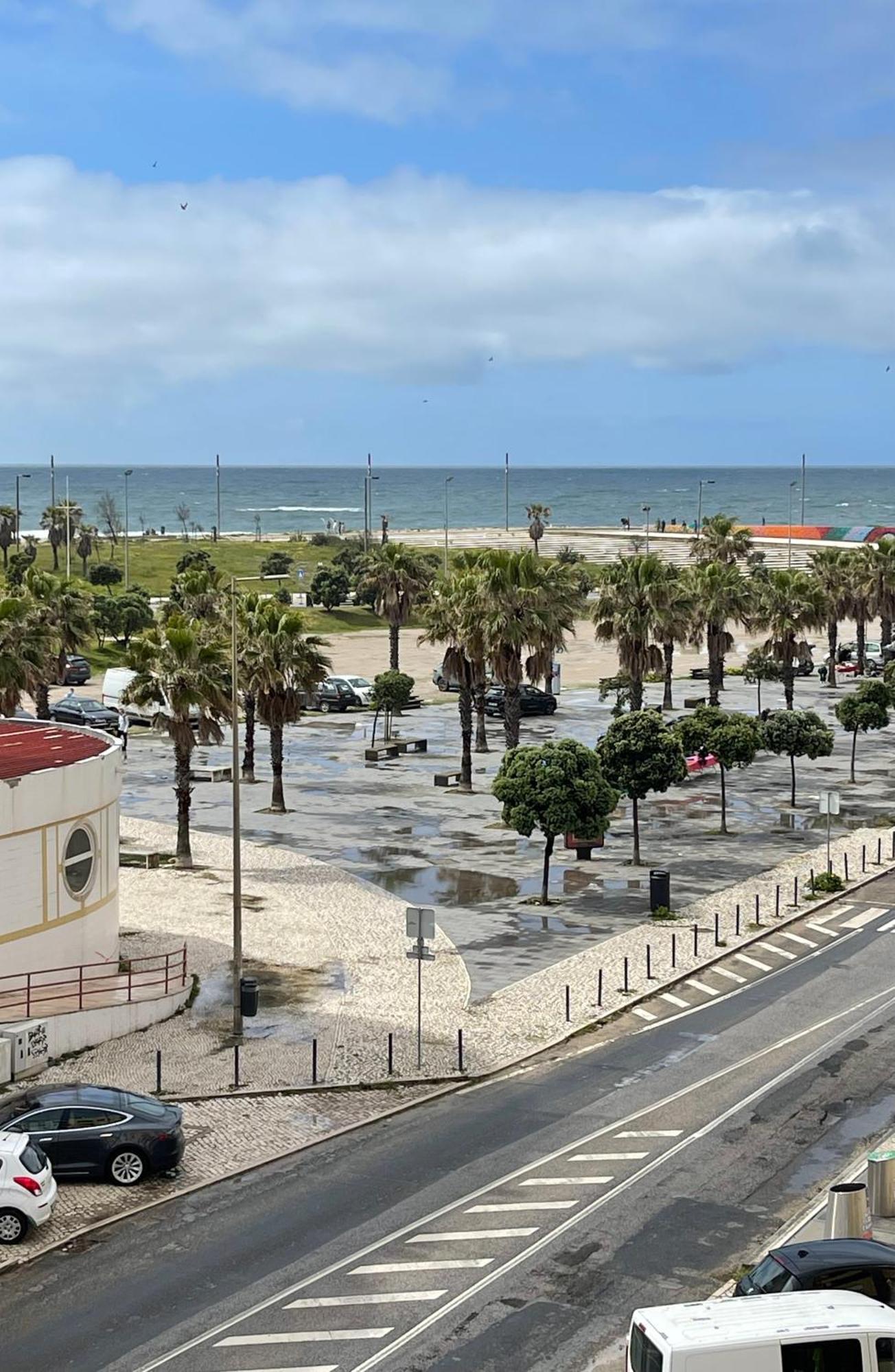 Enjoy Ocean Beach Life At Costa Da Caparica! Экстерьер фото
